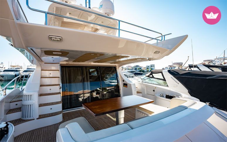 Bateau à moteur Azimut 64 2300cv 4