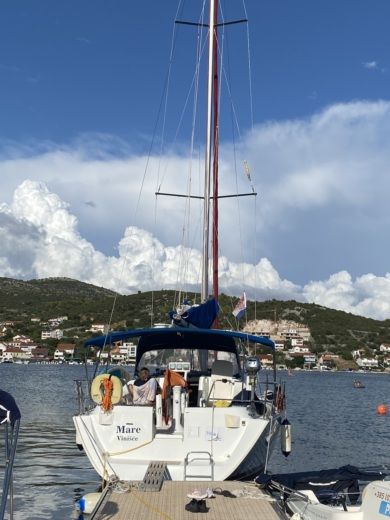 Vinišće Sailboat BENETEAU OCEANIS 393 alt tag text