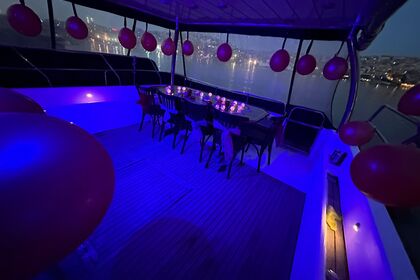 Comfortable yacht tour