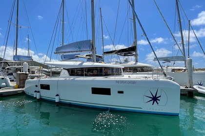Hire Catamaran Lagoon-Bénéteau Lagoon 42 - 4 + 2 cab. Tortola