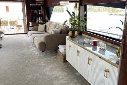 32 meter 5 double cabin 6 crew luxury yacht