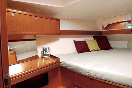 Beneteau Oceanis 37 R2022