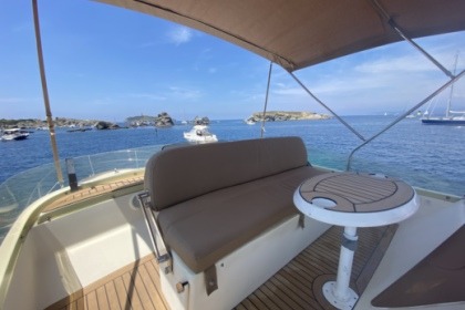 Vedette  luxueuse Fly bridge 12 m bi moteur