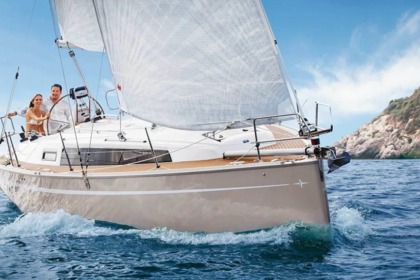 Precioso veleiro Bavaria no Flensburg