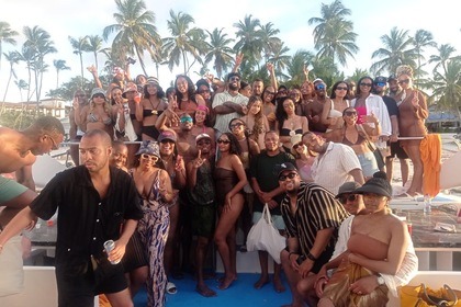 OCEAN FUN AWAITS: FRIENDLY CREW &.CAPTAIN CHARTER