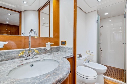 Motorboat Gianetti 27m 16 guests Cinque Terre