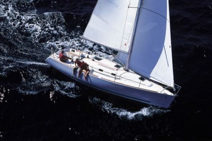 Charter Sailboat BENETEAU FIRST 31.7 La Trinité-sur-Mer