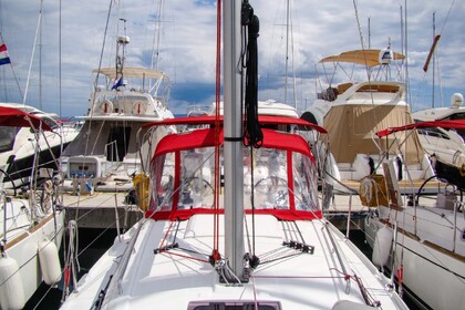 Verhuur Zeilboot Bénéteau Oceanis 30.1 Split