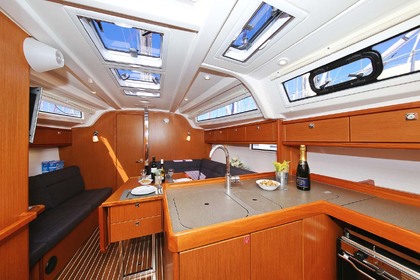 Noleggio Barca a vela Bavaria Bavaria Cruiser 37 Marina Hramina