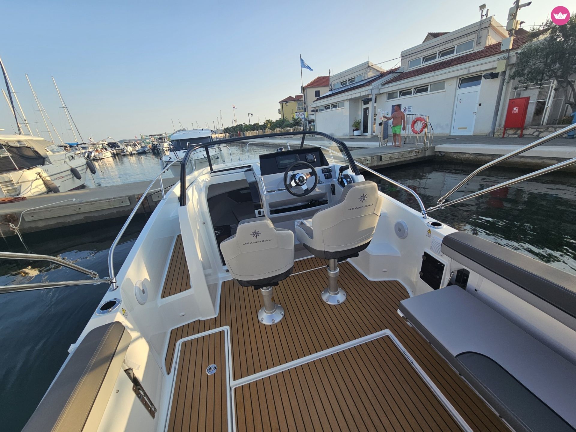 Bateau à moteur Jeanneau cap camarat 7.5 wa s3 300cv 5