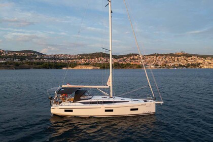 Hyra båt Segelbåt Bavaria Yachtbau Bavaria C42 Grad Šibenik