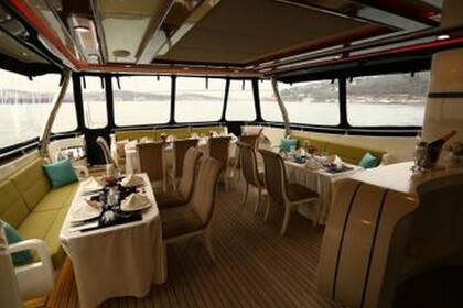 Bosphorus Yacht Tour: A Voyage Through Istanbul's Majesty