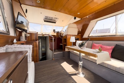 Motora con solarium Gallart 13.50