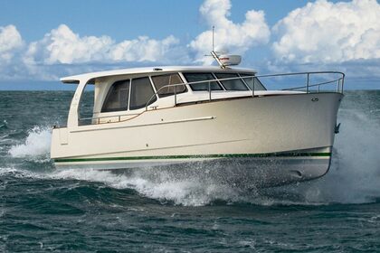Rental Motorboat Greenline Greenline 33 Hybrid Marseille