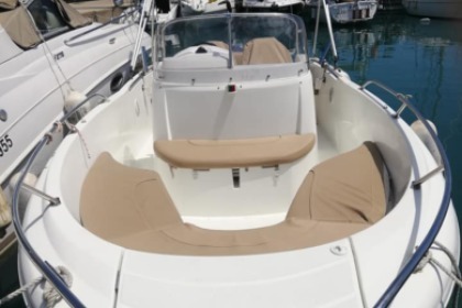 Location Bateau à moteur JEANNEAU Cap camarat Saint-Laurent-du-Var