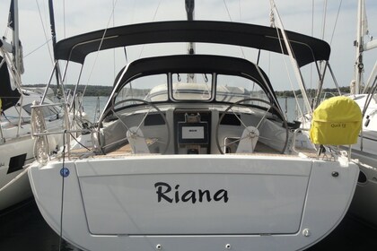 Charter Sailboat Hanse Yachting Sailboat 385 Pula