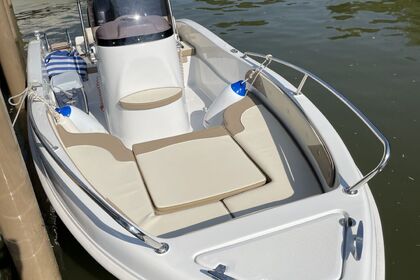 Aluguel Barco sem licença  Trimarchi Enica Veneza