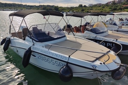 Hire Motorboat QUICKSILVER ACTIVE 675 Sundeck with Mercury 200 V6 -YEAR 2024. Pula