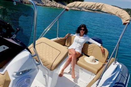 Charter Boat without licence  Salpa Soleil 18 Portofino