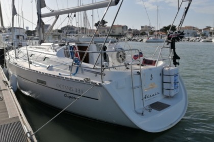 Charter Sailboat Beneteau Oceanis Clipper 331 Saint-Gilles-Croix-de-Vie