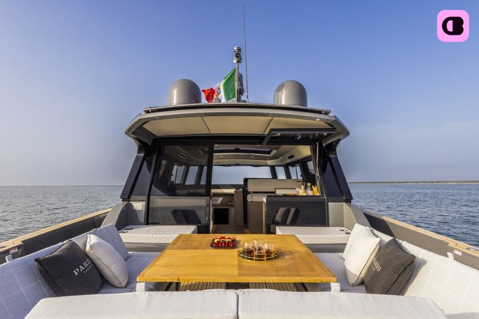 Bateau à moteur Pardo GT 52 3