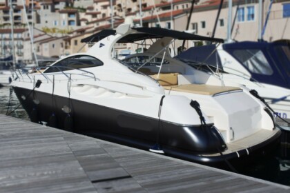 Rental Motorboat Astondoa Astondoa 40 Open Marseille