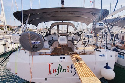 Hyra båt Segelbåt Bavaria Bavaria C38 Pula