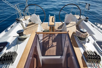 Aproveite a navegação neste veleiro de 9.62 metr