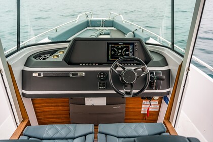 Axopar 28 cabin