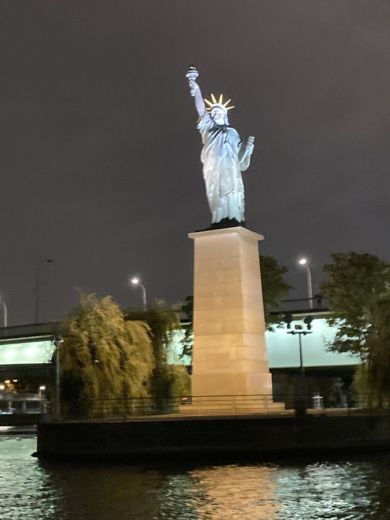 Parigi Motorboat Dubourdieu E-Picnic alt tag text