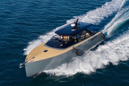 Hire Motorboat Colnago 38 OPEN Makarska