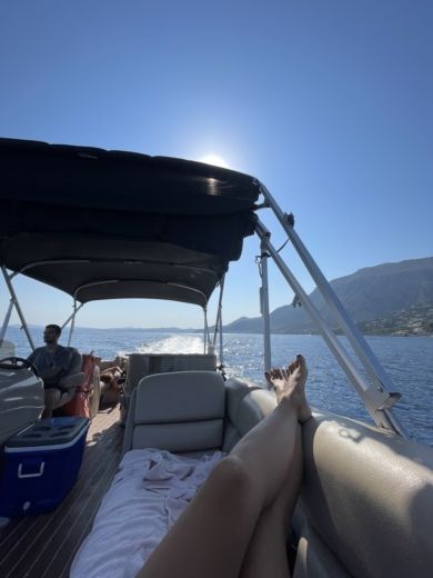 Corfu Motorboat Pontoon South Bay 525E alt tag text