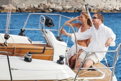 Precioso veleiro Bavaria no Flensburg