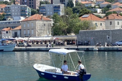 Rent a boat on your own! No licence needed