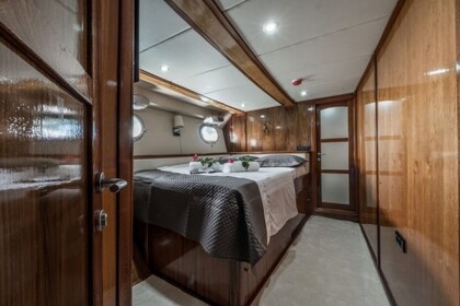 Verhuur Gulet Custom Made Adriatic Breeze Trajektna Luka Split
