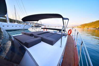 Custom built traditional gulet with a capacity of 4 people