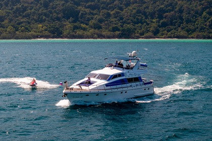 Een jachtcruise langs de kust van Pattaya van 3 uur. Accommodatie voor 1 tot 20 personen.