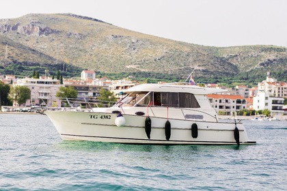 Hire Motorboat Acm Elite 31 Trogir