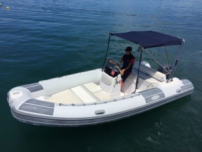 Location Semi-rigide Predator 570 Ischia Porto