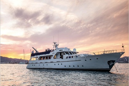 Location Yacht Benetti Custom 30m Cannes