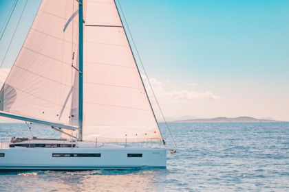 Hire Sailboat Jeanneau Sun Odyssey 490 - 5 + 1 cab. Alimos