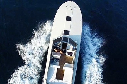 Charter Motorboat Itama 38 Naples