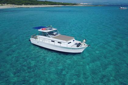 Hire Motorboat Chris Craft Commander 31 Can Picafort