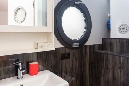 Relax aan boord van deze Kajuitmotorboot in Mürit