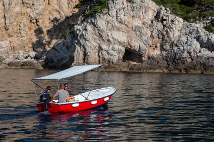 Rent a boat on your own! No licence needed