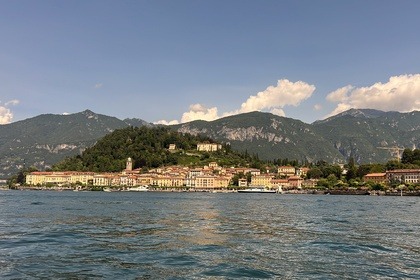 Como Lake Boat Ride with skipper