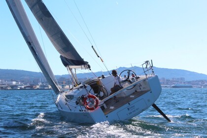 Hire Sailboat Elan E4 Vigo