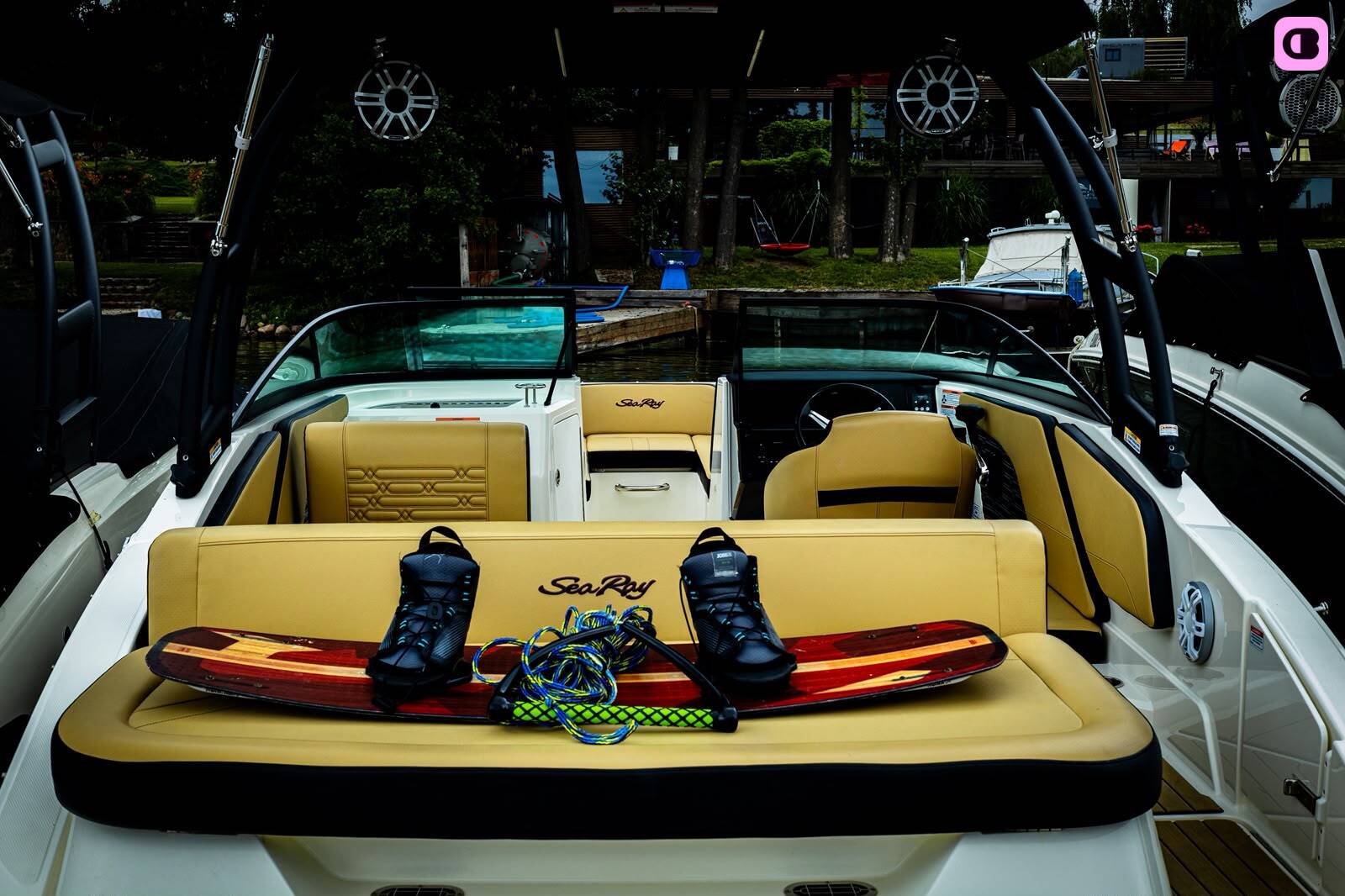 Bateau à moteur Sea Ray 210 250cv 6