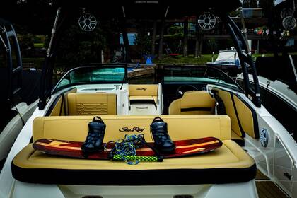Verhuur Motorboot Sea Ray 210 Mikołajki