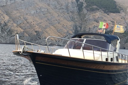 Hire Motorboat Fratelli Aprea Fratelli Aprea Sorrento 32 Capri